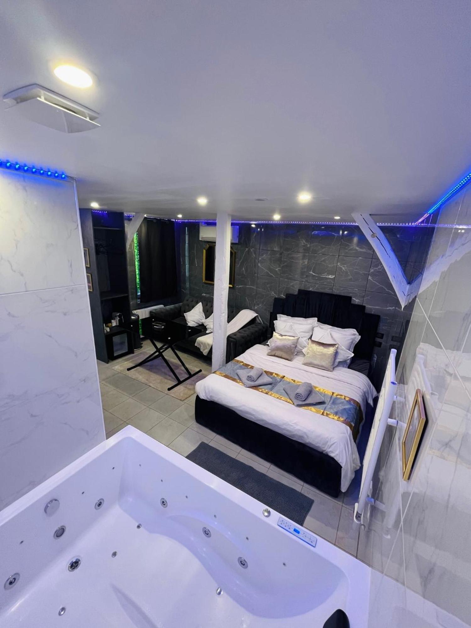 Room & Jacuzzi - Stade De France Saint-Denis  Exterior foto